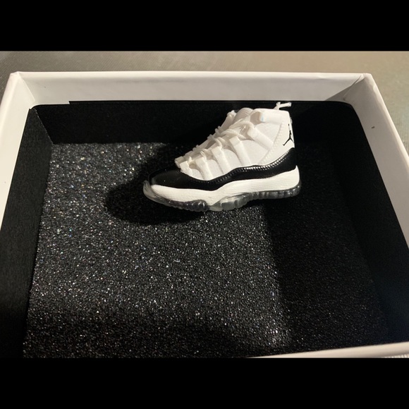 AirPod Case - Picture 2 of 11